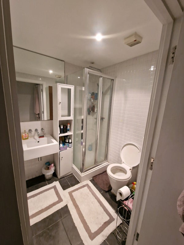 Flat Burford Road in Greater London