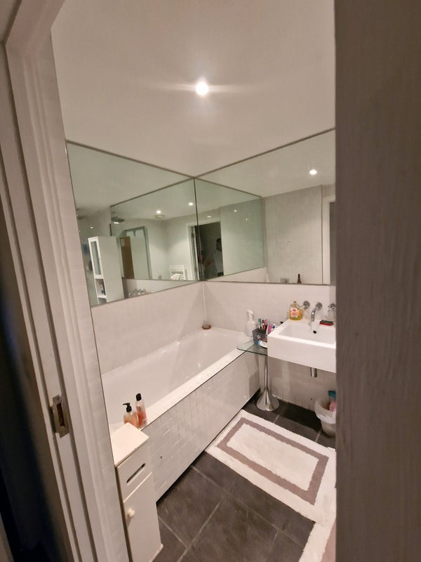 Flat Burford Road in Greater London
