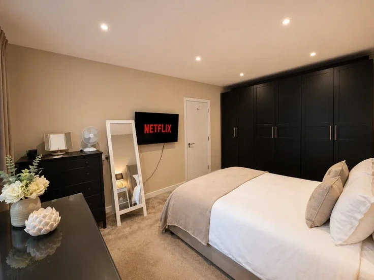 Flat London Road in Surrey Heath