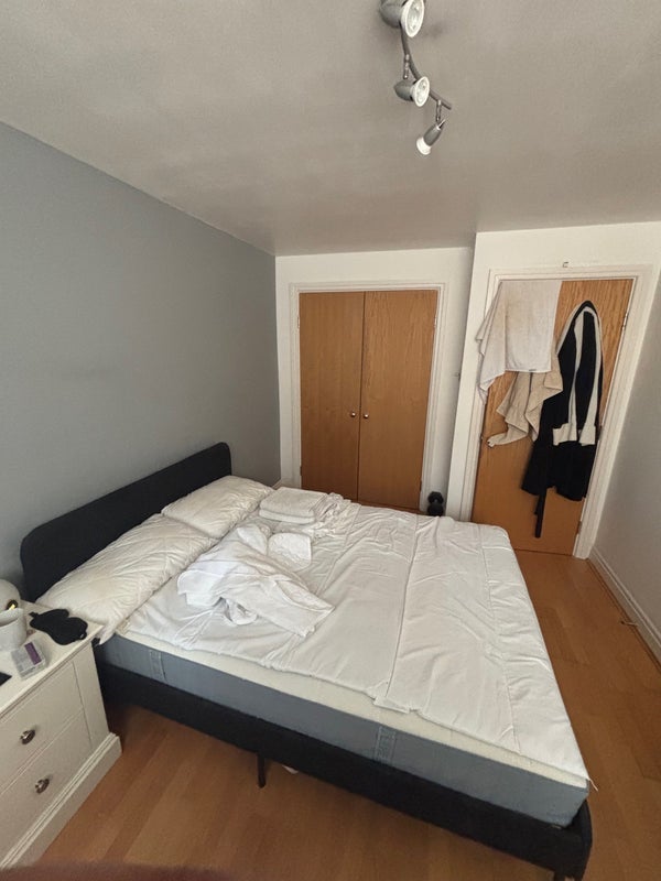 Room Smugglers Way in Greater London