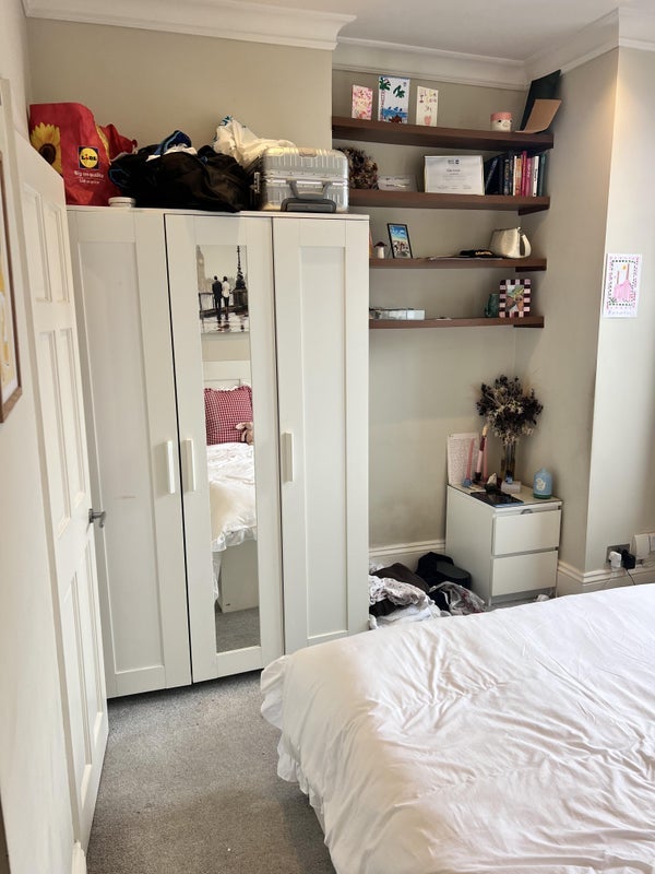 Room Quinton Street in Greater London