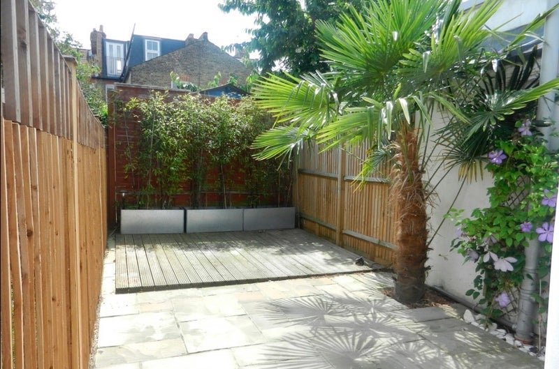 Room Quinton Street in Greater London