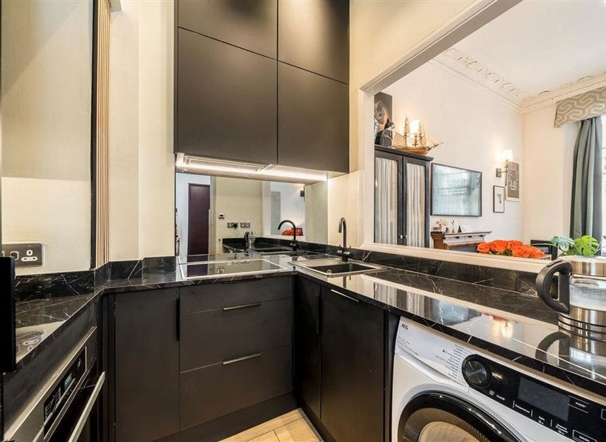 Flat Devonshire Terrace in City of Westminster