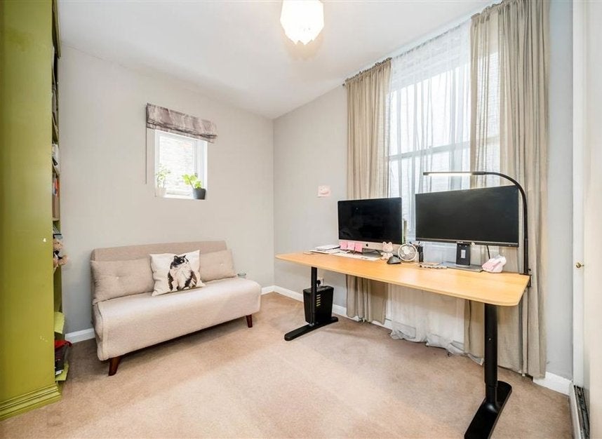 Flat Devonshire Terrace in City of Westminster