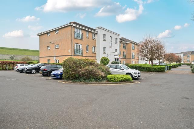 Flat Sovereign Heights in Slough