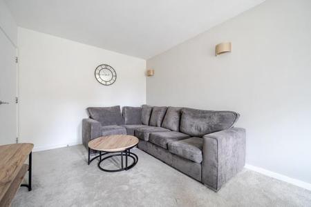 Flat Sovereign Heights in Slough