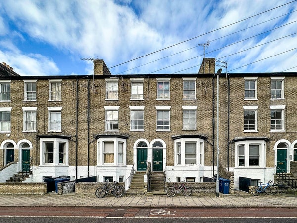 Flat Bateman Mews in Cambridge