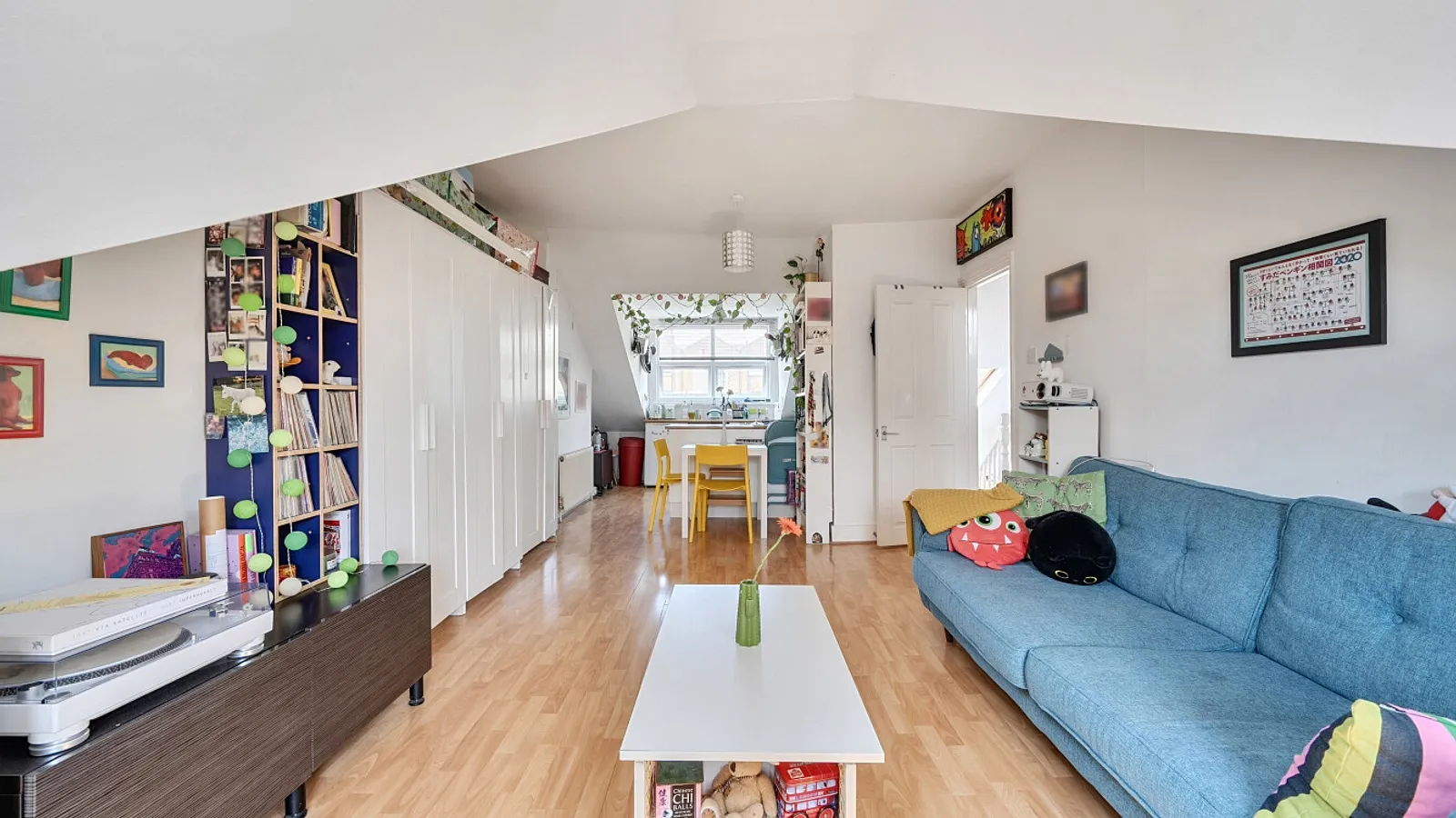 Flat Fairbridge Road in Greater London