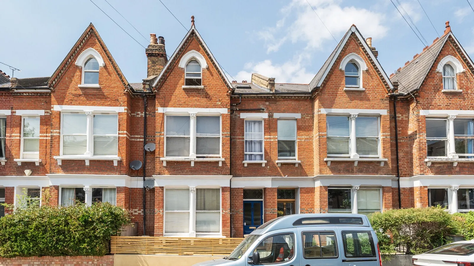 Flat Fairbridge Road in Greater London