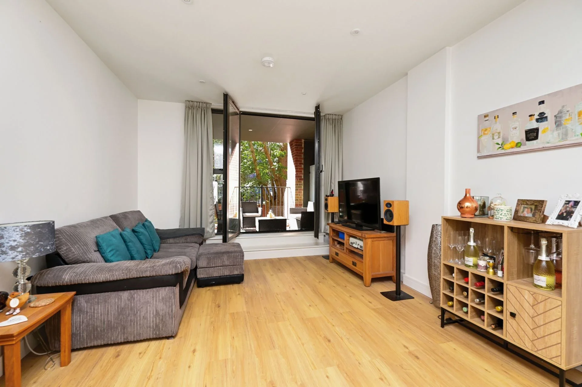 Flat Farnborough Road in Rushmoor