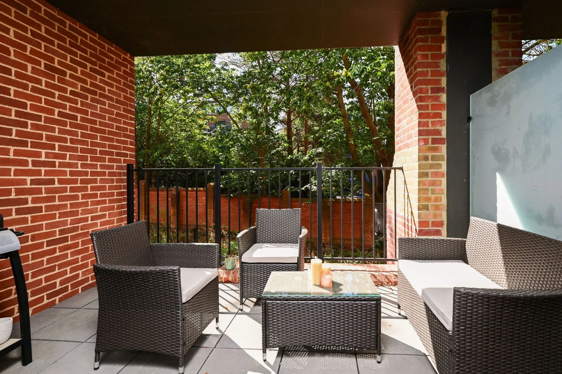 Flat Farnborough Road in Rushmoor