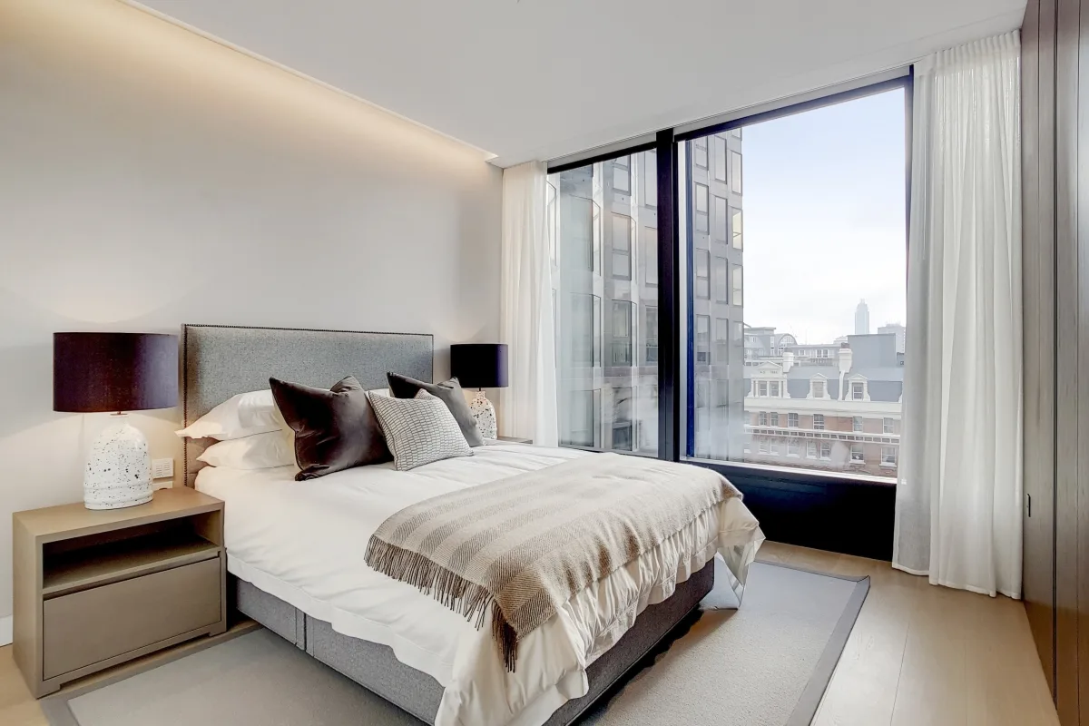 Flat Spenser Street in City of Westminster