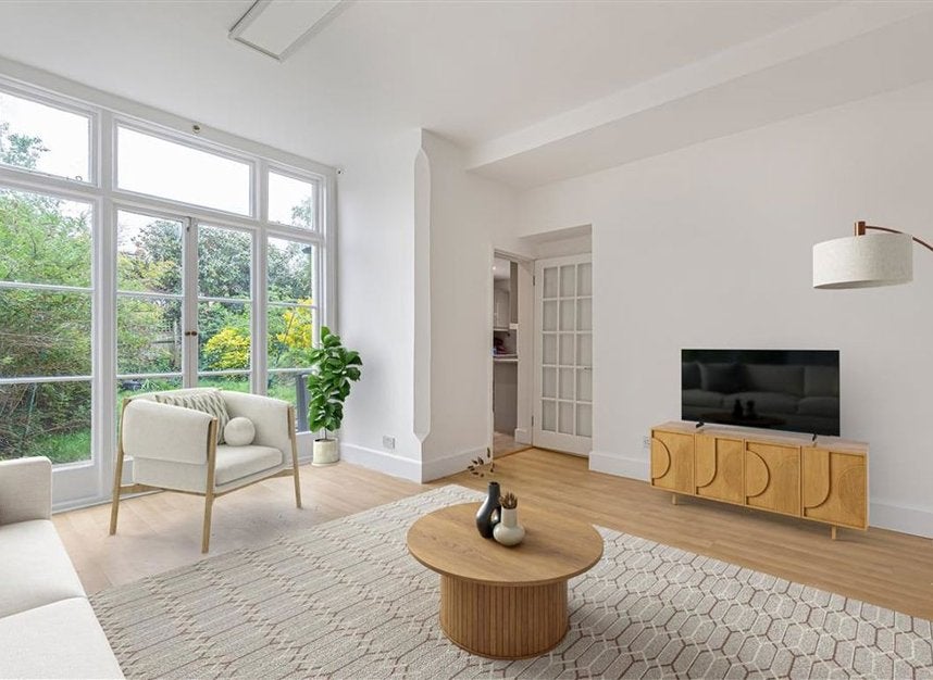 Flat Langham Road in Greater London