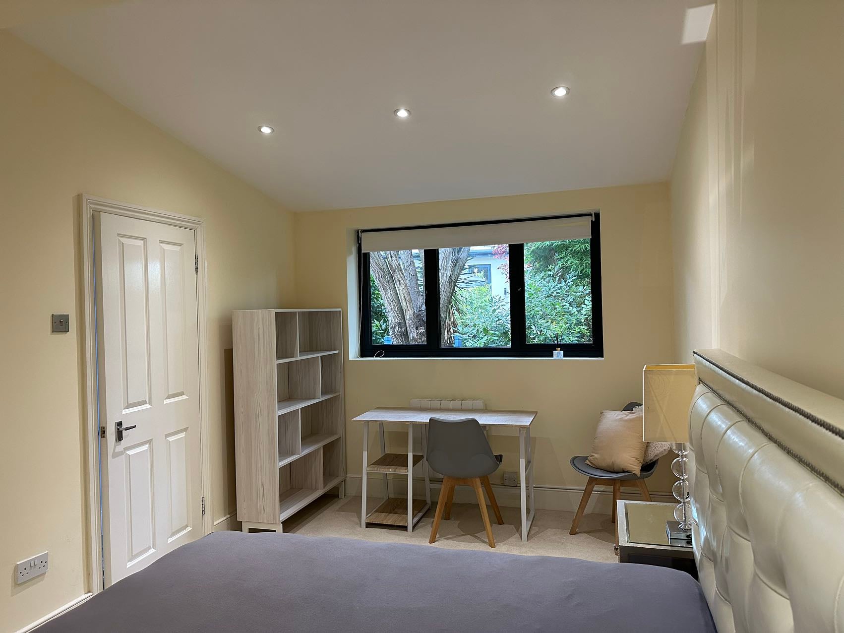 Flat Derwent Avenue in Greater London