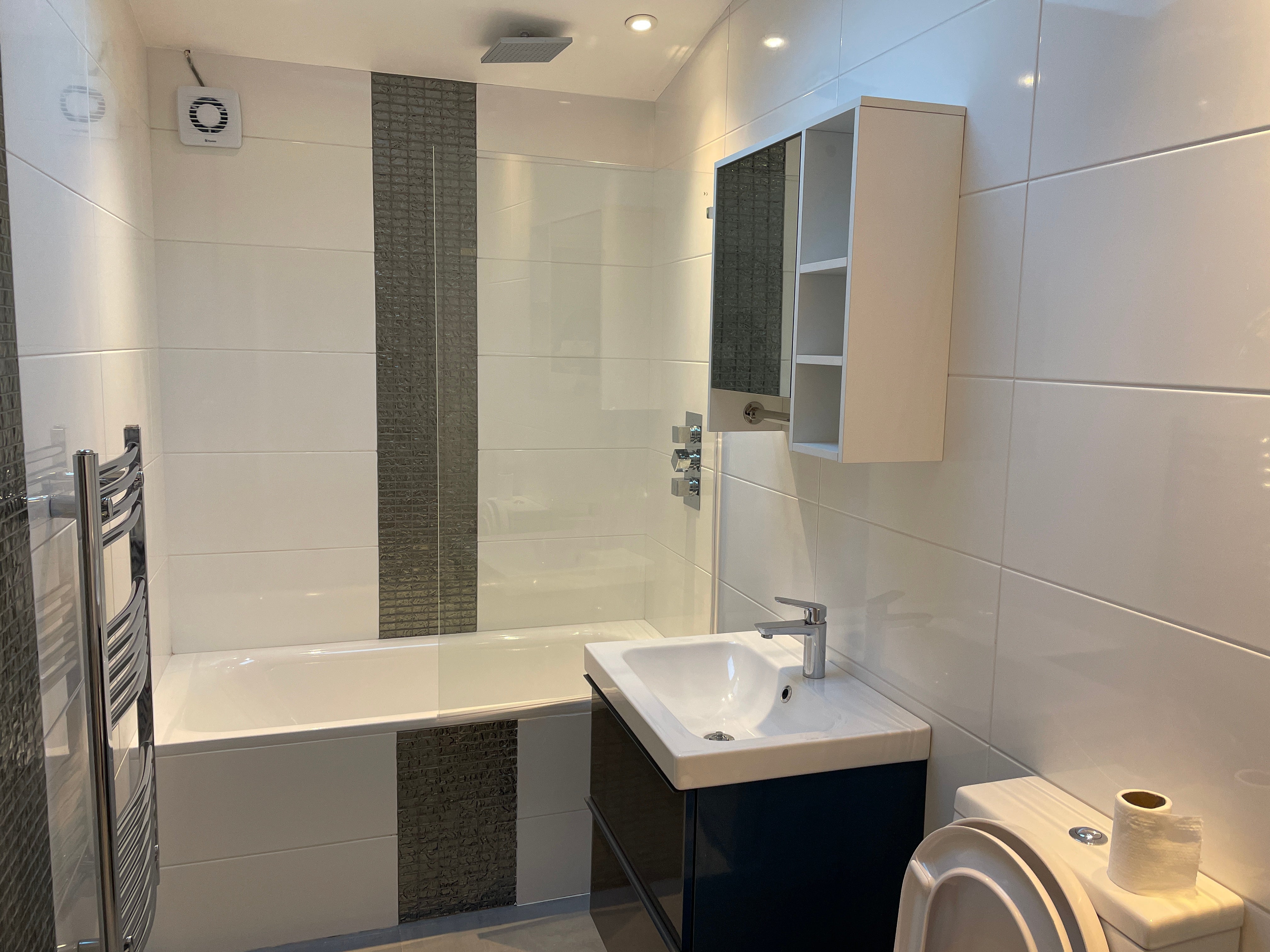 Flat Derwent Avenue in Greater London