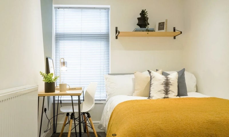 Room Ruskin Avenue in Manchester