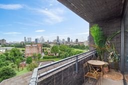 Flat Penn Street in Greater London