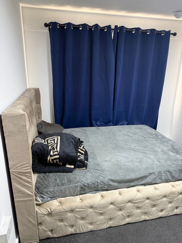 Room Paddington Close in Salford