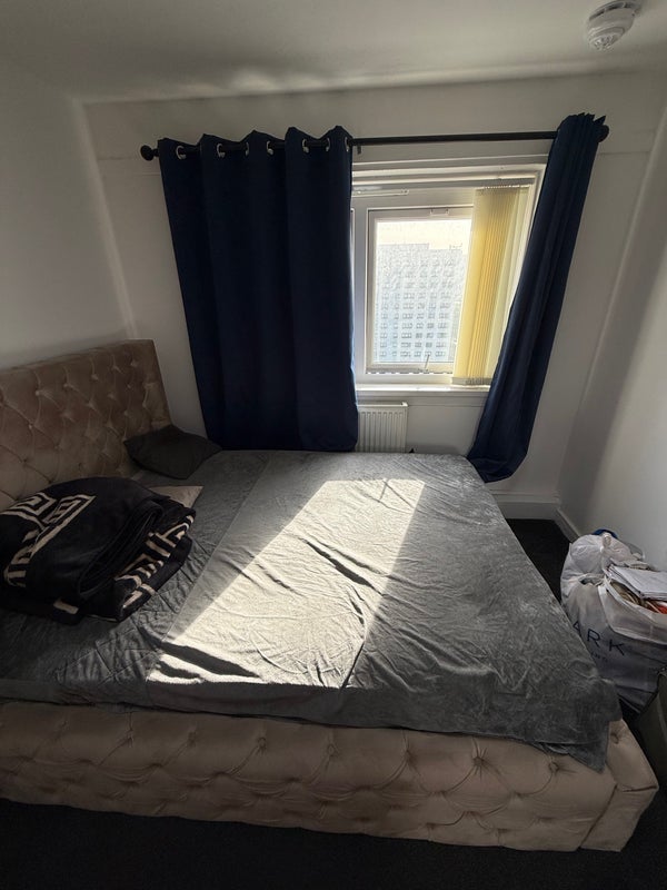 Room Paddington Close in Salford