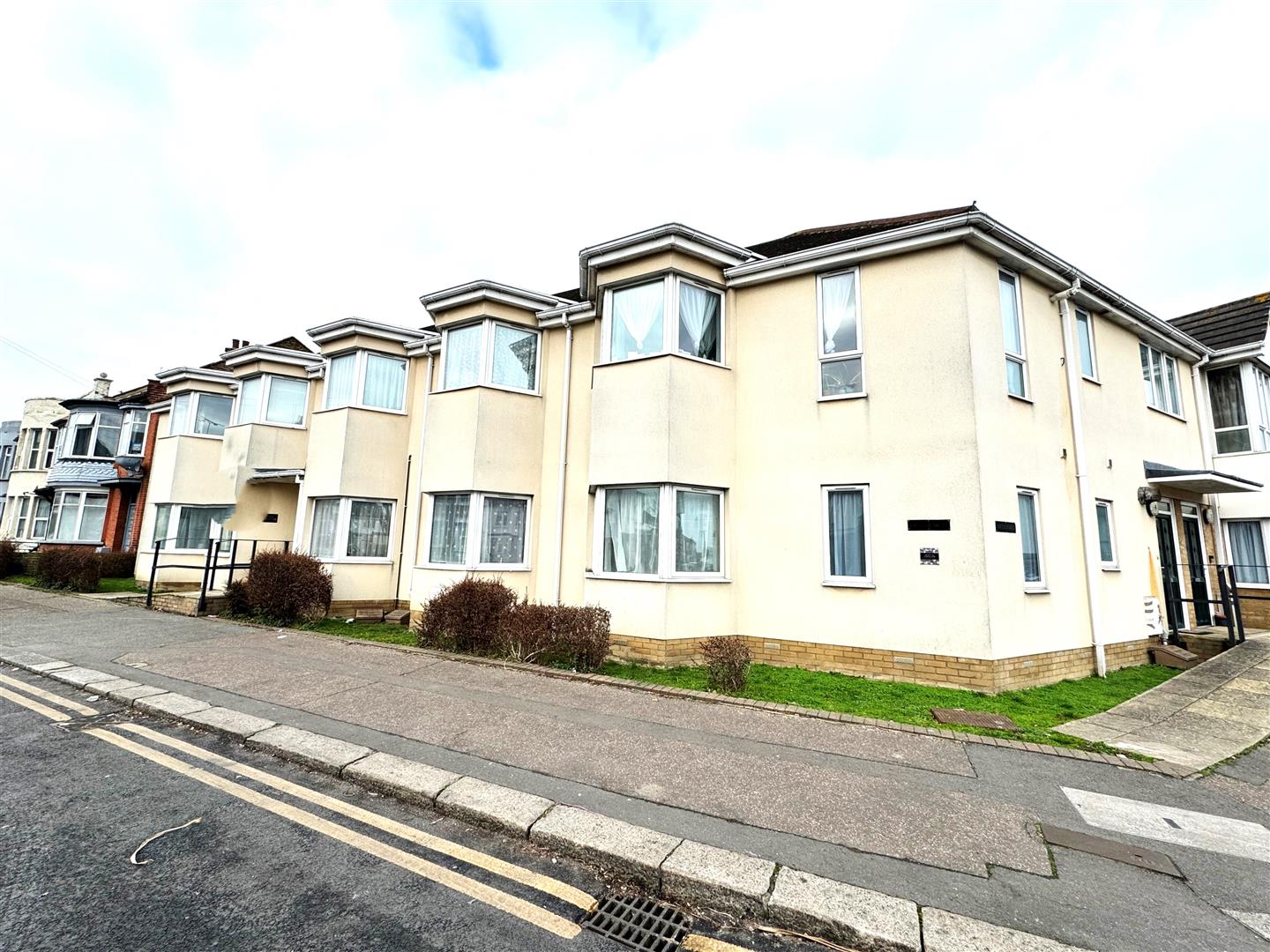 Flat Claremont Road in Southend-on-Sea