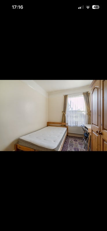Room Gladstone Avenue in Greater London