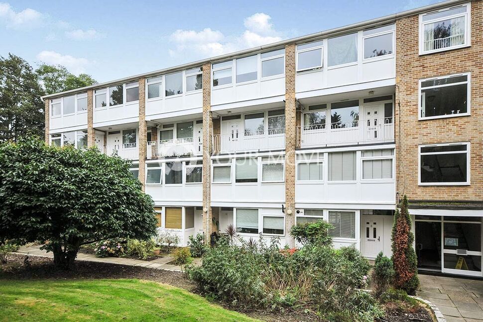 Flat Tarnwood Park in Greater London