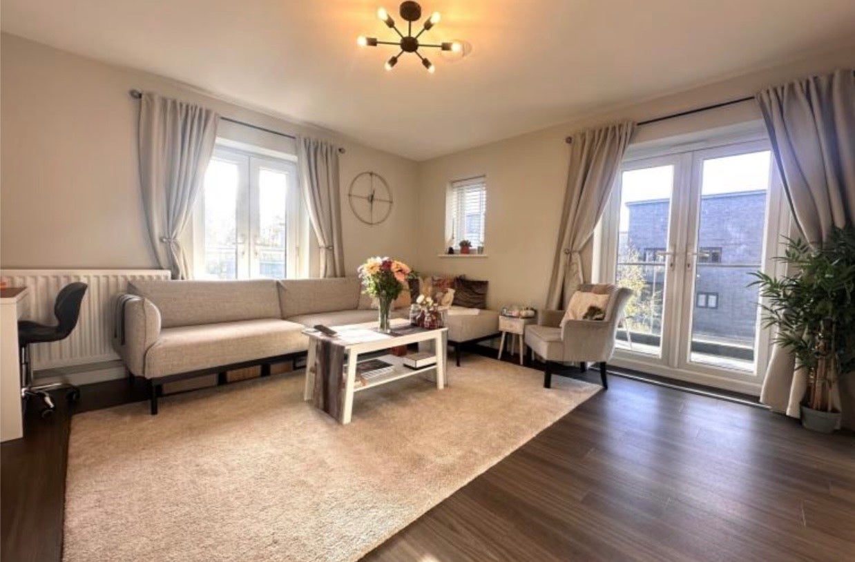 Flat Florence Close in Brentwood