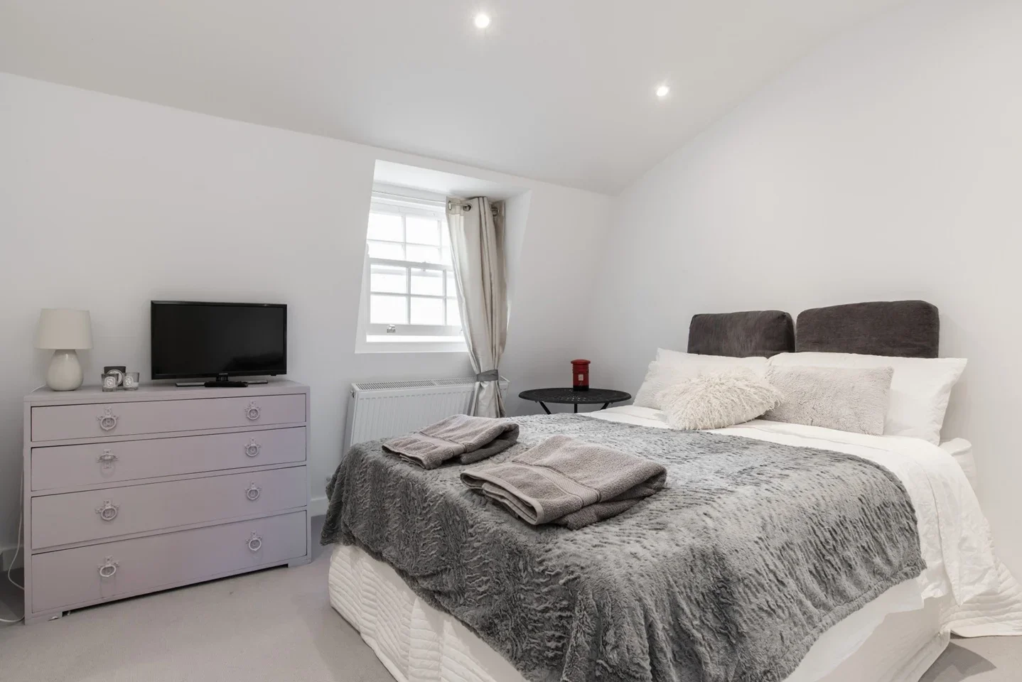 Flat Kennington Road in Greater London