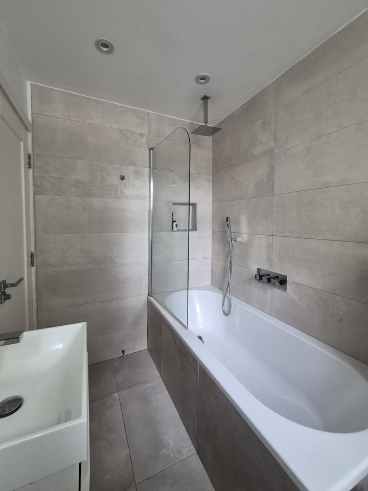 Flat Kennington Road in Greater London