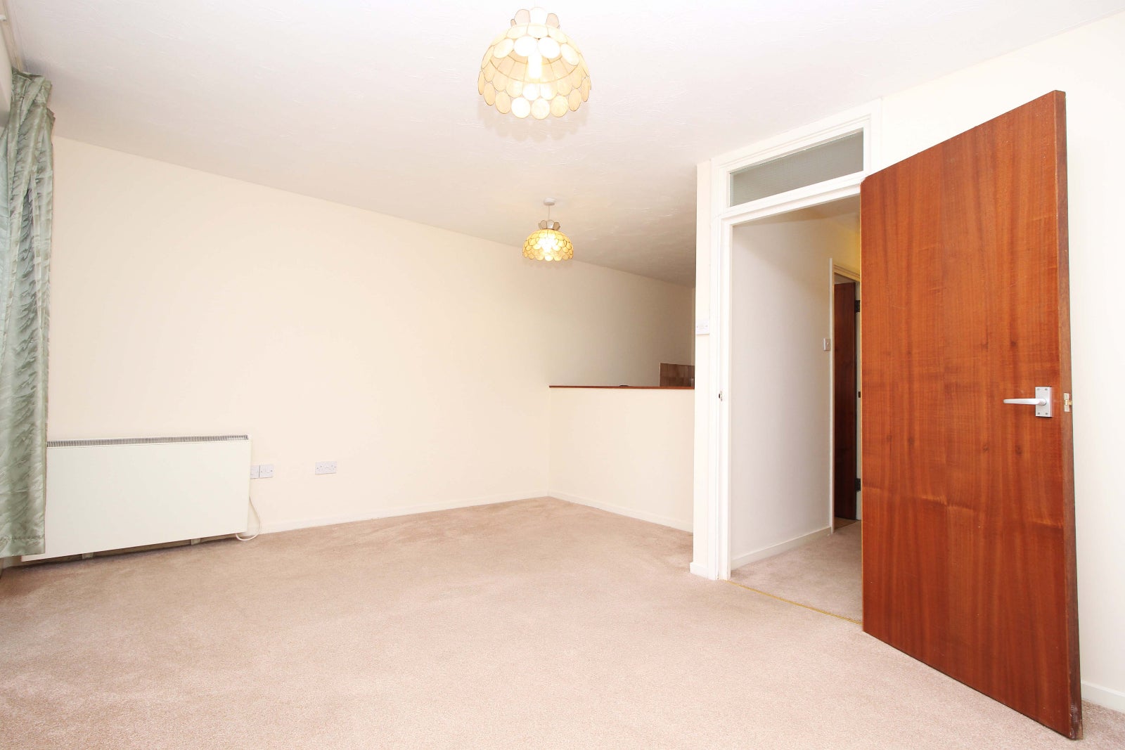 Flat Longbridge Road in Greater London