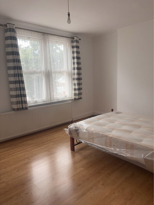 Room Godson Road in Greater London