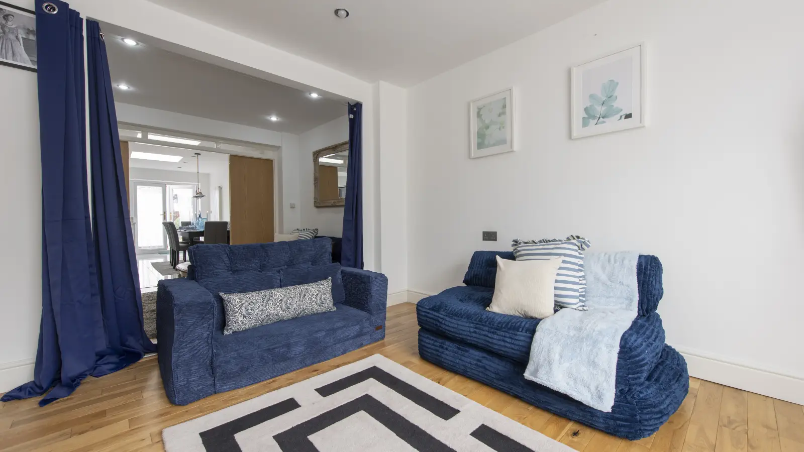 Flat Pelly Road in Greater London