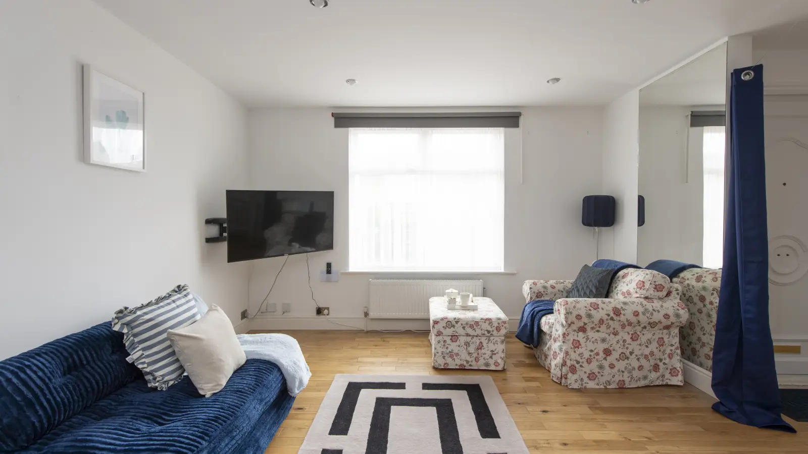 Flat Pelly Road in Greater London