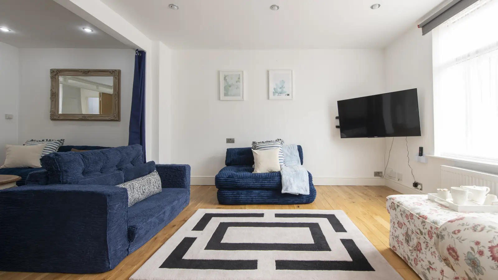 Flat Pelly Road in Greater London
