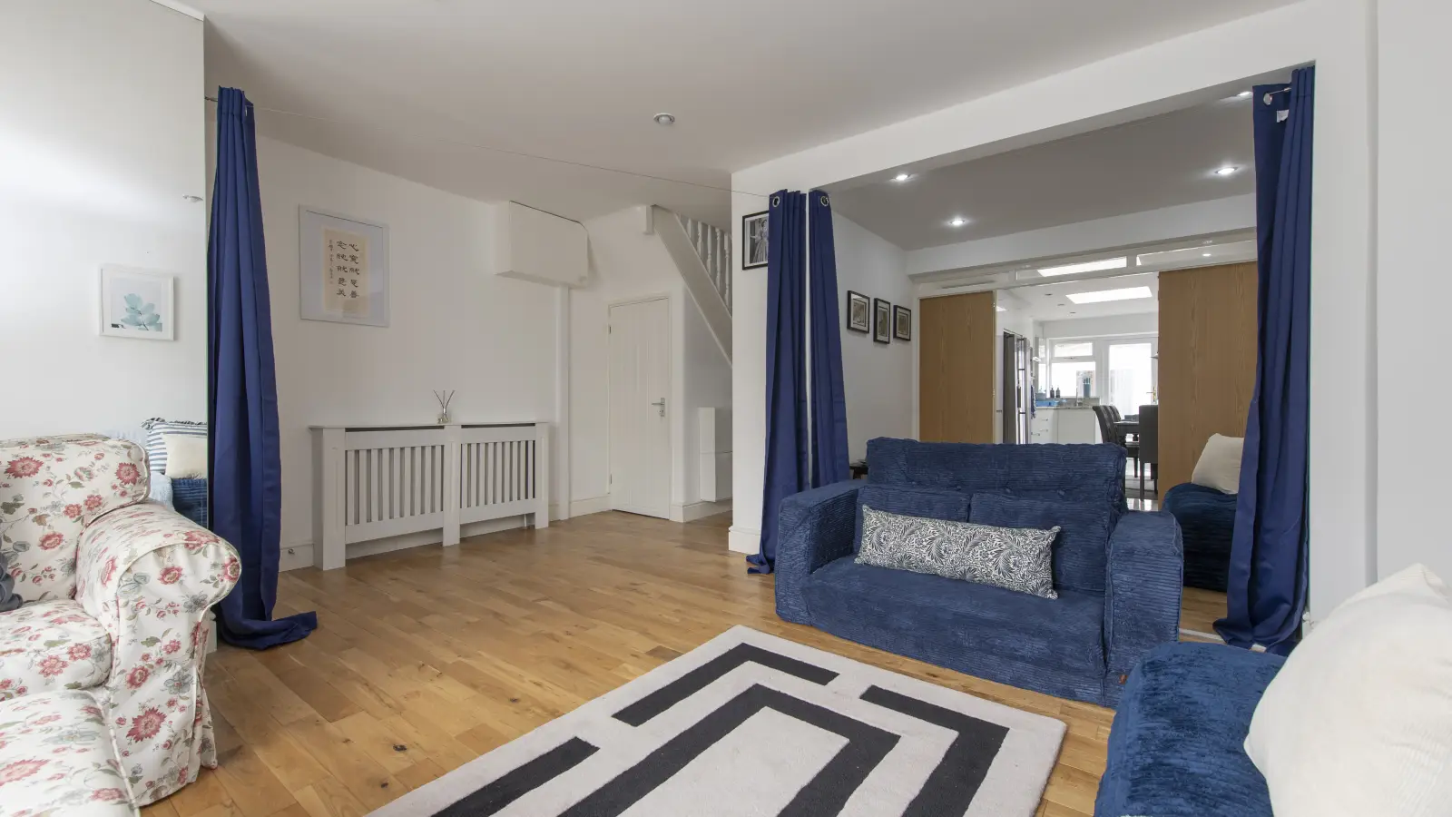 Flat Pelly Road in Greater London
