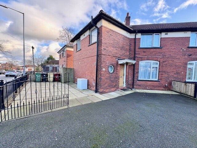 House Tonge Head Avenue in Bolton