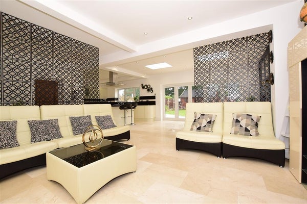 Room Fairholme Avenue in London