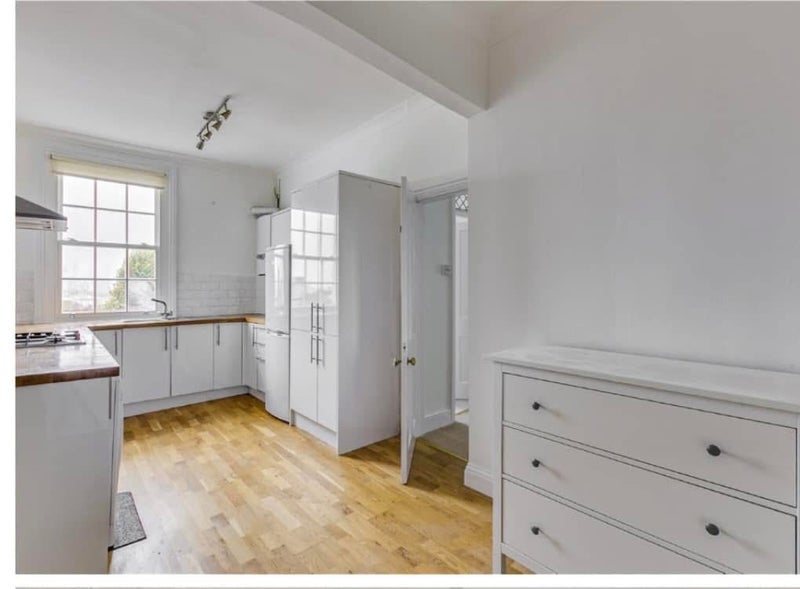 Flat Larkhall Rise in Greater London