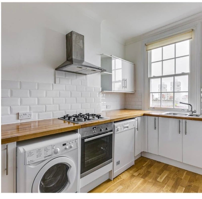 Flat Larkhall Rise in Greater London