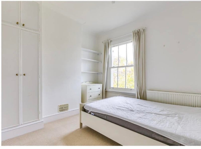 Flat Larkhall Rise in Greater London