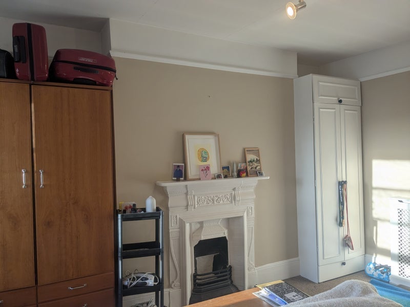 Room Honeybourne Road in Greater London