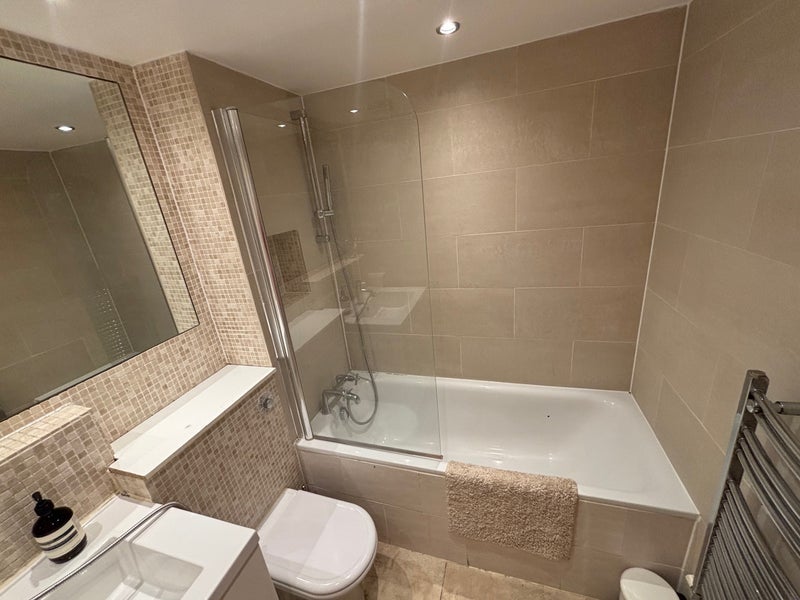 Room Harrow Road in City of Westminster