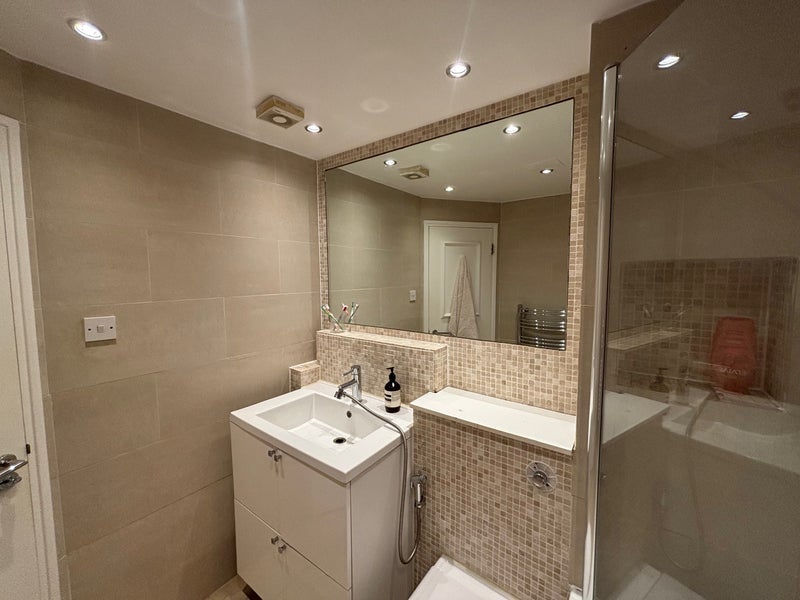 Room Harrow Road in City of Westminster
