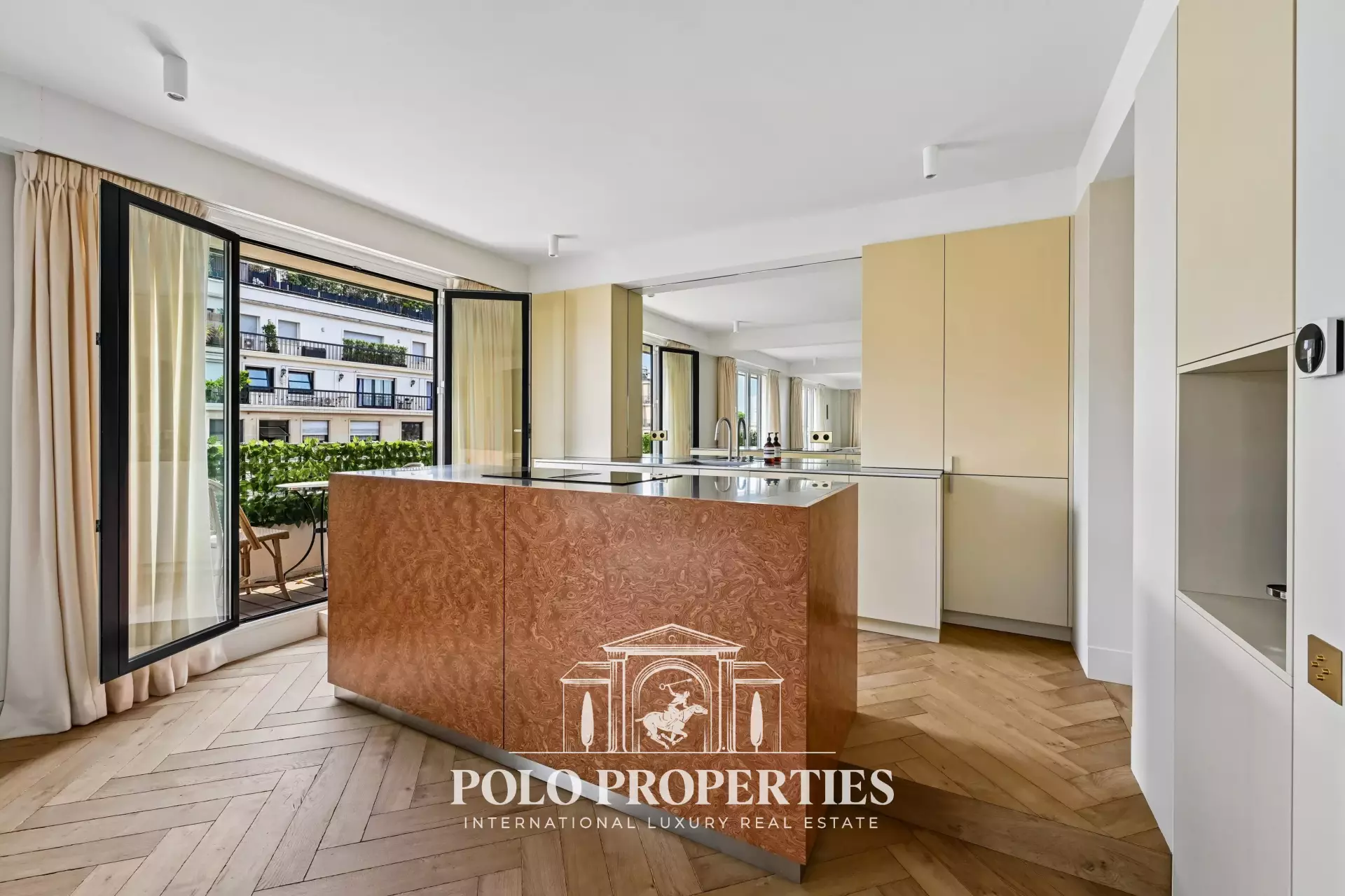 Flat Chaussée de la Muette in Paris