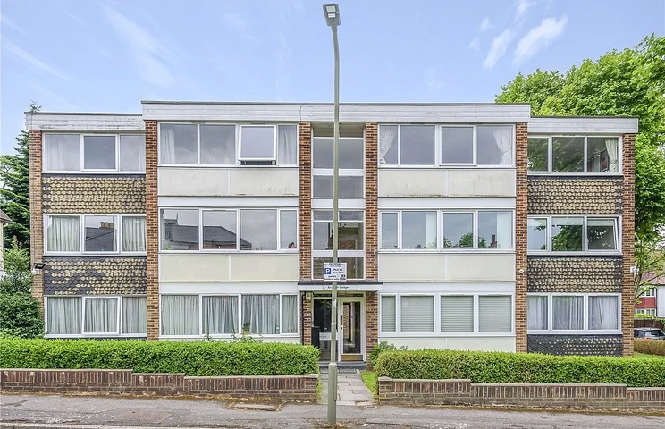 Flat Salisbury Avenue in Greater London