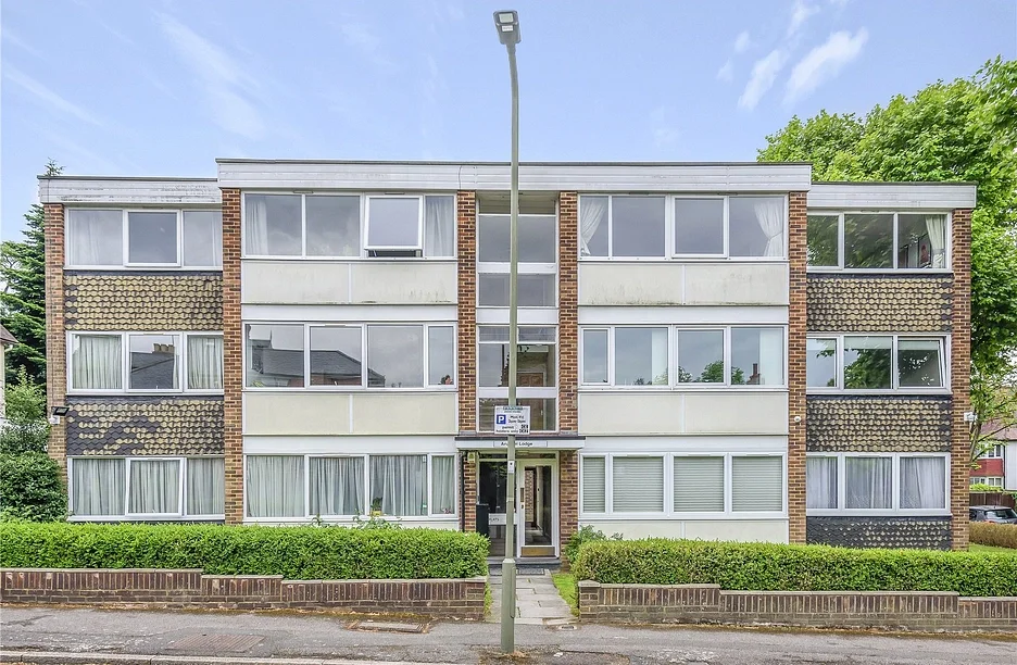 Flat Salisbury Avenue in Greater London