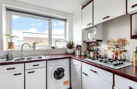Flat Salisbury Avenue in Greater London