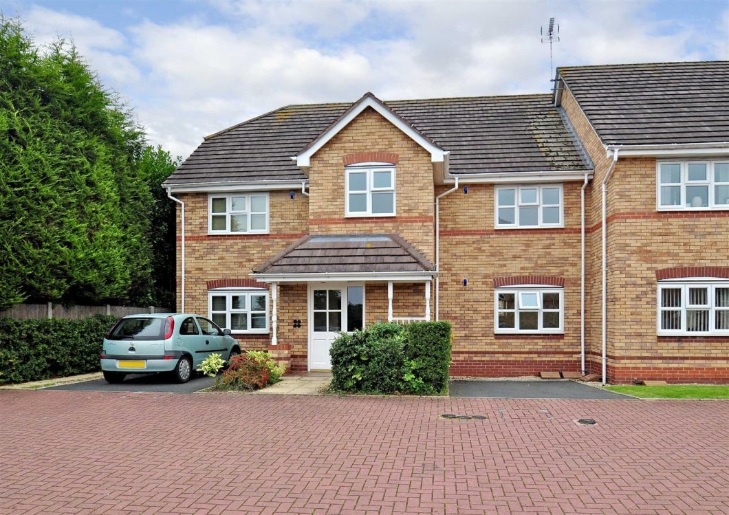 Flat Cygnet Court in South Staffordshire