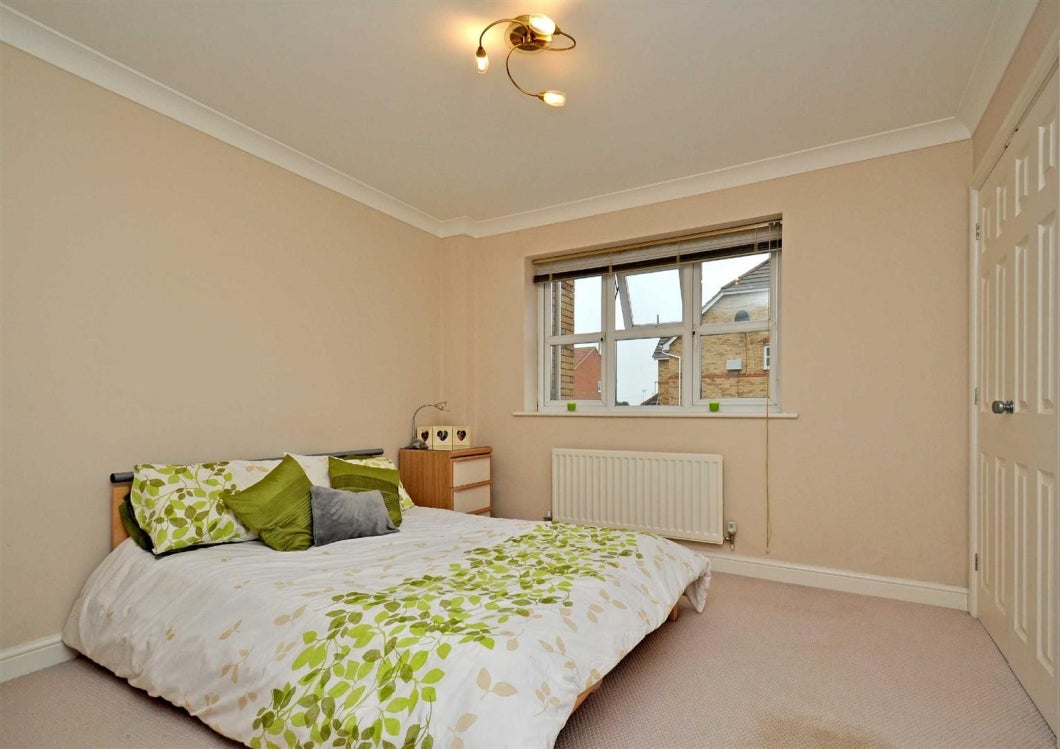 Flat Cygnet Court in South Staffordshire