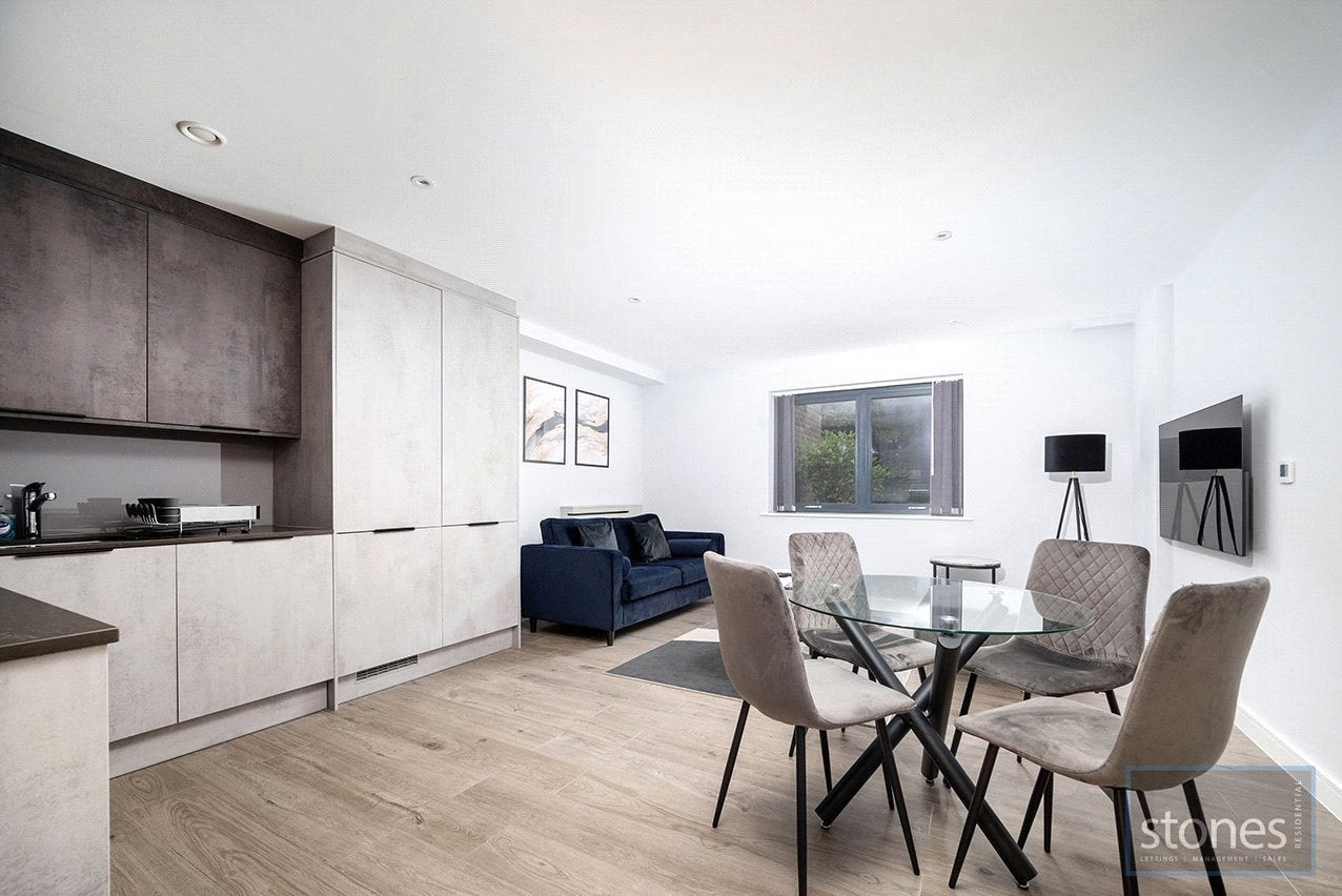 Flat Hyde Crescent in Greater London